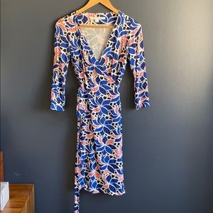 DVF wrap dress blue white red pattern, size 0